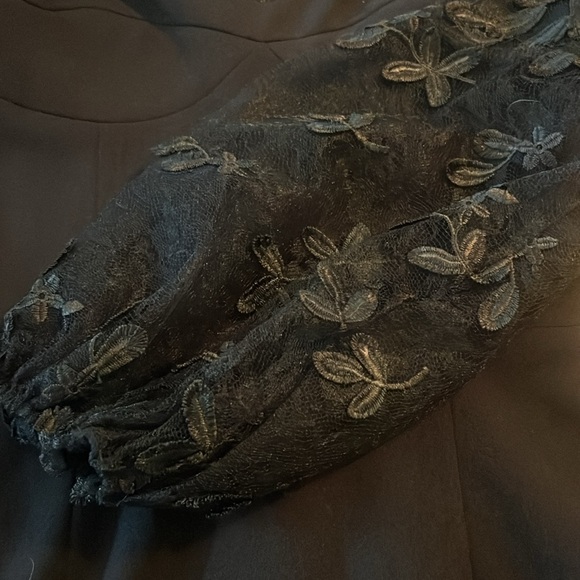 New Dress the Population Mila Dres Long-Sleeve Floral Appliqué Mini Dress - Picture 8 of 8